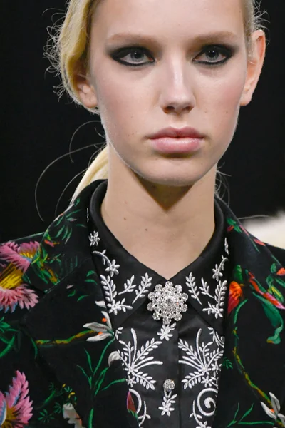 Look 36